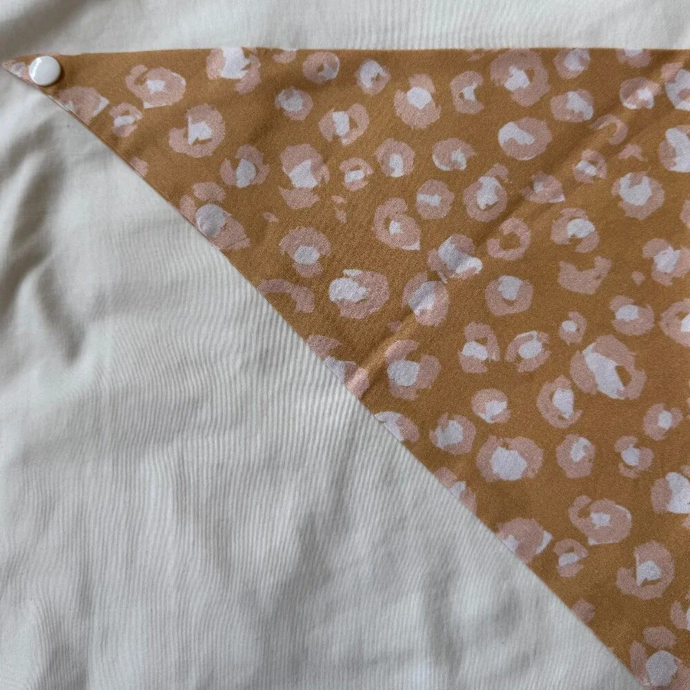 NWT Loic by Design Leopard Pattern Dog Bandana, Brown, White, + Pink, Size L